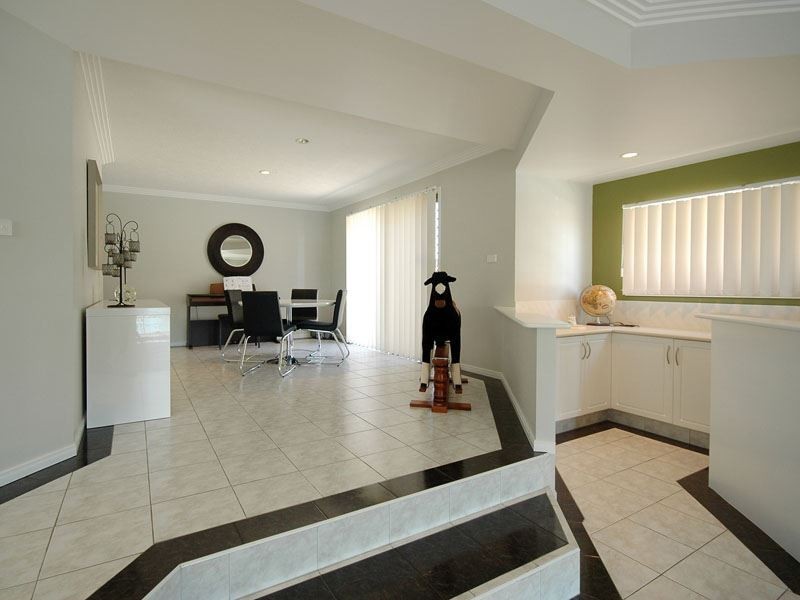 7 Karabella Court, Mermaid Waters QLD 4218