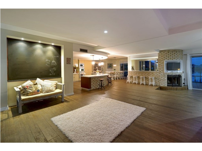 25 Montevideo Drive, Clear Island Waters QLD 4226