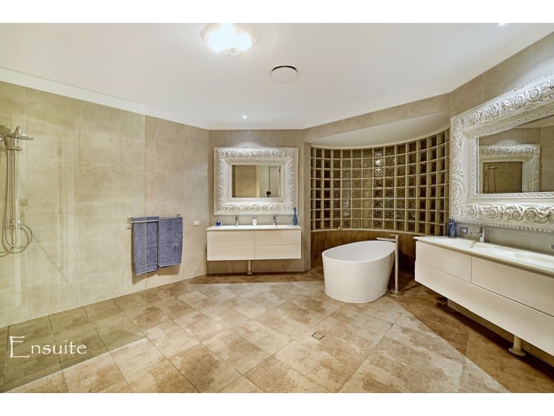 25 Montevideo Drive, Clear Island Waters QLD 4226