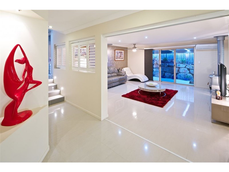 13 Minyon Court, Pacific Pines QLD 4211