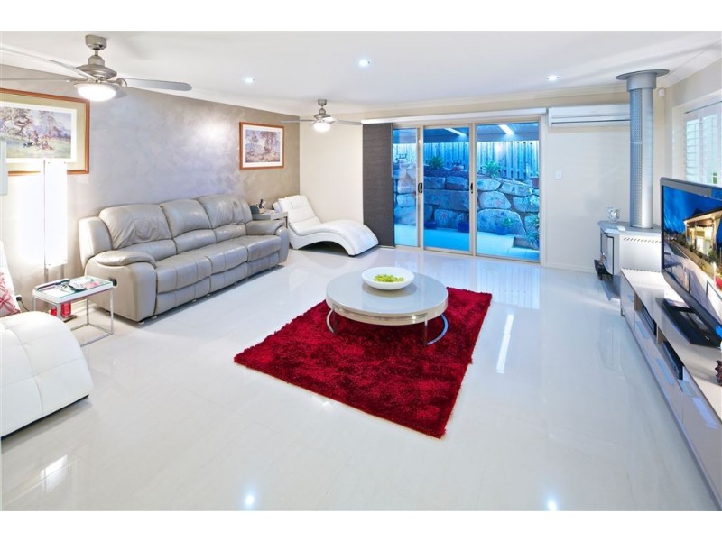 13 Minyon Court, Pacific Pines QLD 4211
