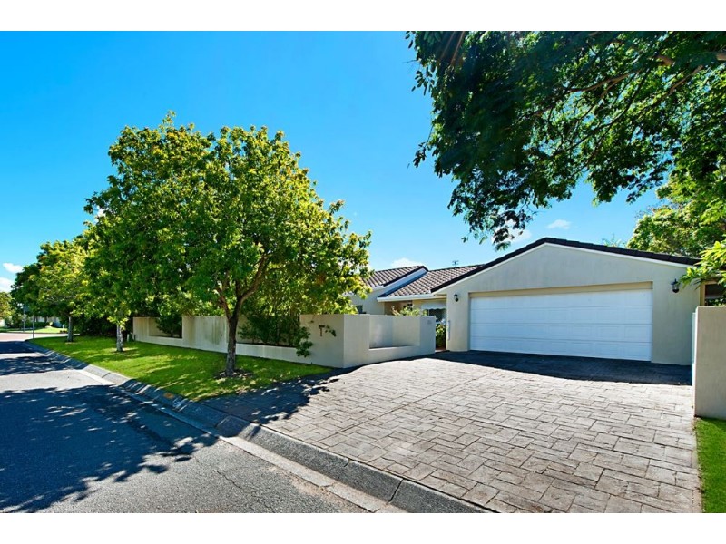 1 Charolais Crescent, Benowa Waters QLD 4217