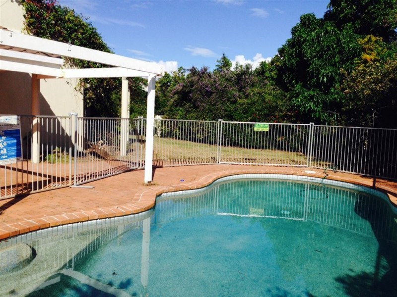 1 Charolais Crescent, Benowa Waters QLD 4217