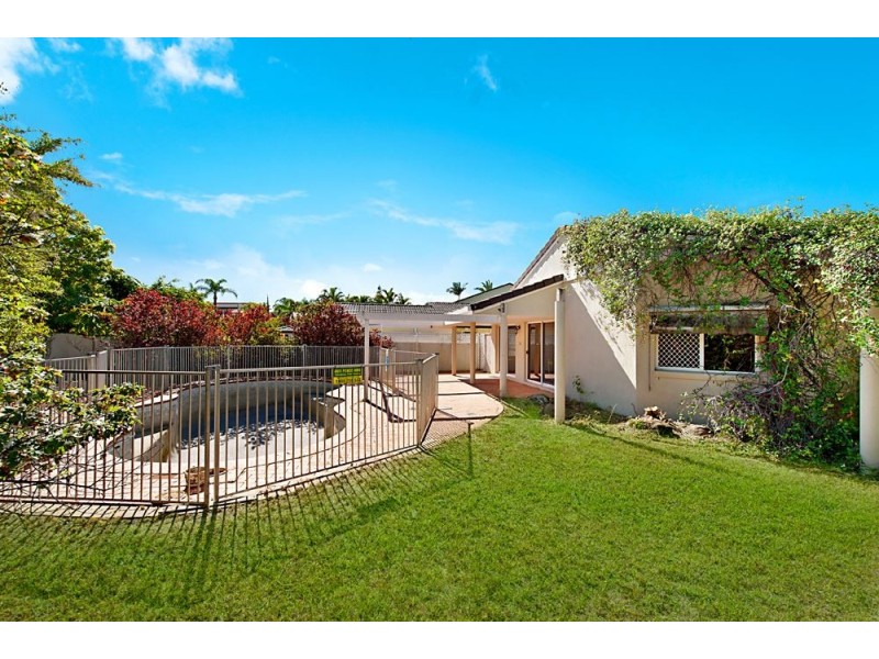 1 Charolais Crescent, Benowa Waters QLD 4217