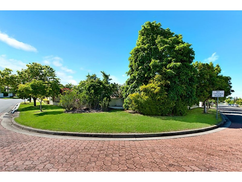 1 Charolais Crescent, Benowa Waters QLD 4217