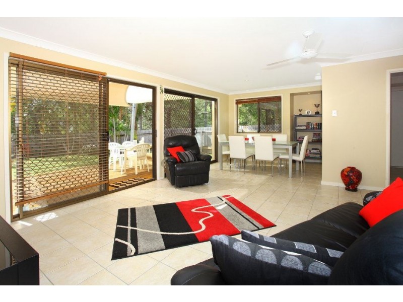 31 Balfour Crescent, Highland Park QLD 4211