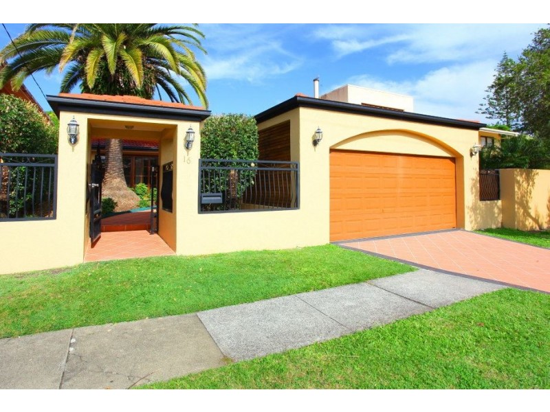 16 Salerno Street, Isle Of Capri QLD 4217