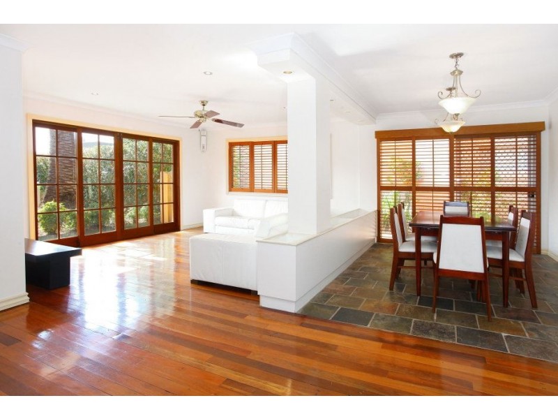 16 Salerno Street, Isle Of Capri QLD 4217