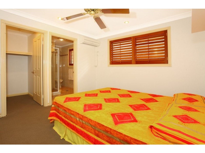 16 Salerno Street, Isle Of Capri QLD 4217