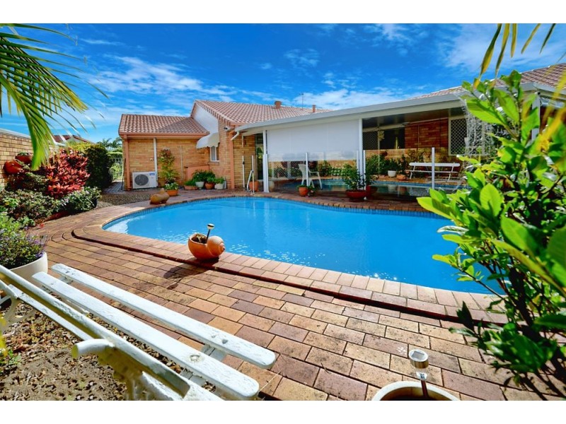 142 Santa Cruz Blvd, Clear Island Waters QLD 4226
