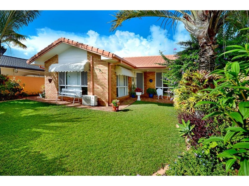 142 Santa Cruz Blvd, Clear Island Waters QLD 4226
