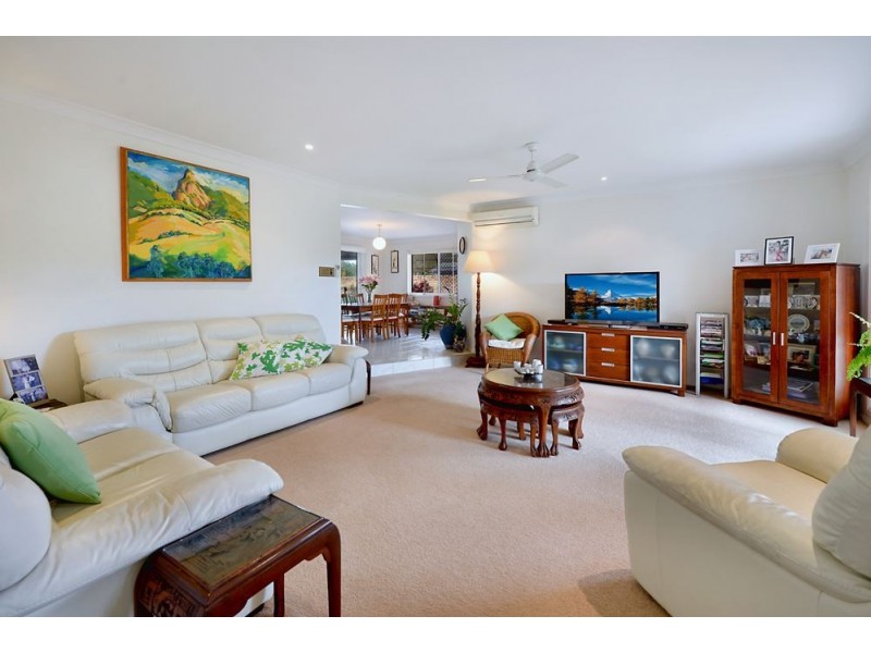 142 Santa Cruz Blvd, Clear Island Waters QLD 4226