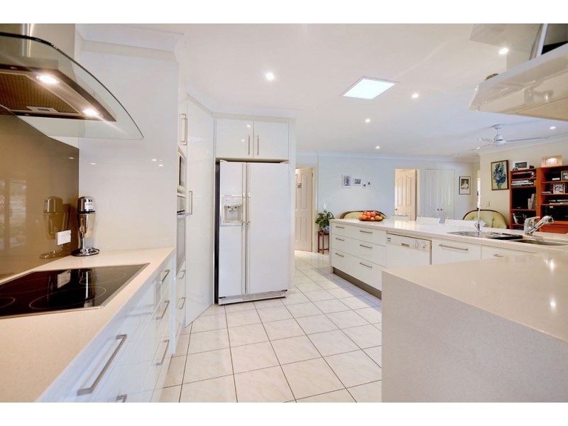 142 Santa Cruz Blvd, Clear Island Waters QLD 4226