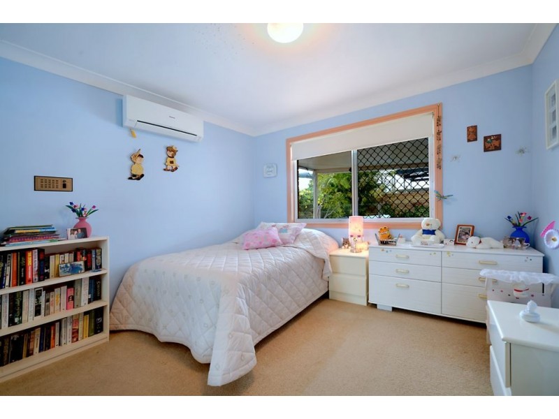 142 Santa Cruz Blvd, Clear Island Waters QLD 4226