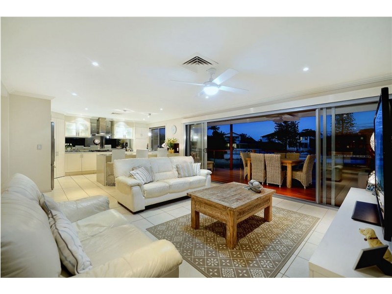 14 Argyle Crescent, Sorrento QLD 4217