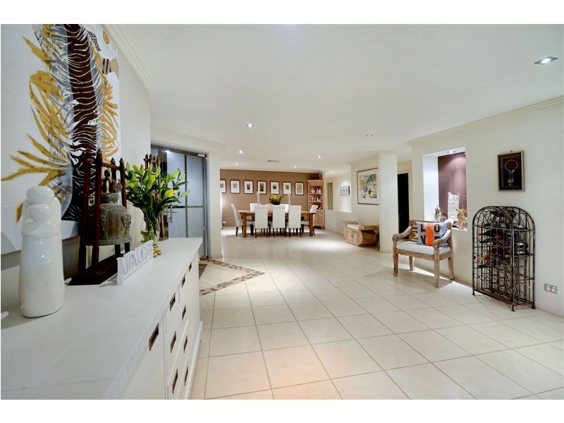 14 Argyle Crescent, Sorrento QLD 4217