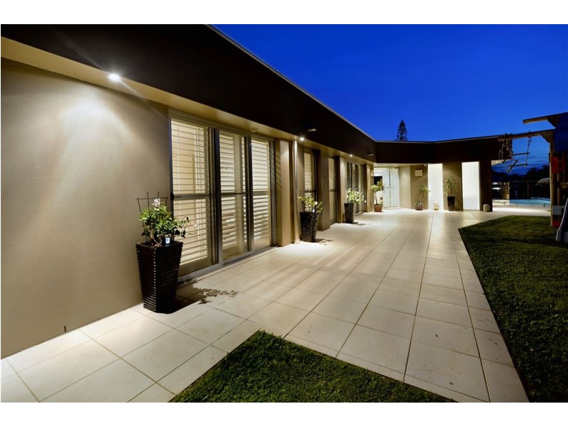 14 Argyle Crescent, Sorrento QLD 4217