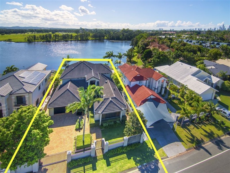 153 Santa Cruz Bvd, Clear Island Waters QLD 4226