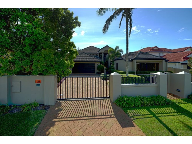 153 Santa Cruz Bvd, Clear Island Waters QLD 4226