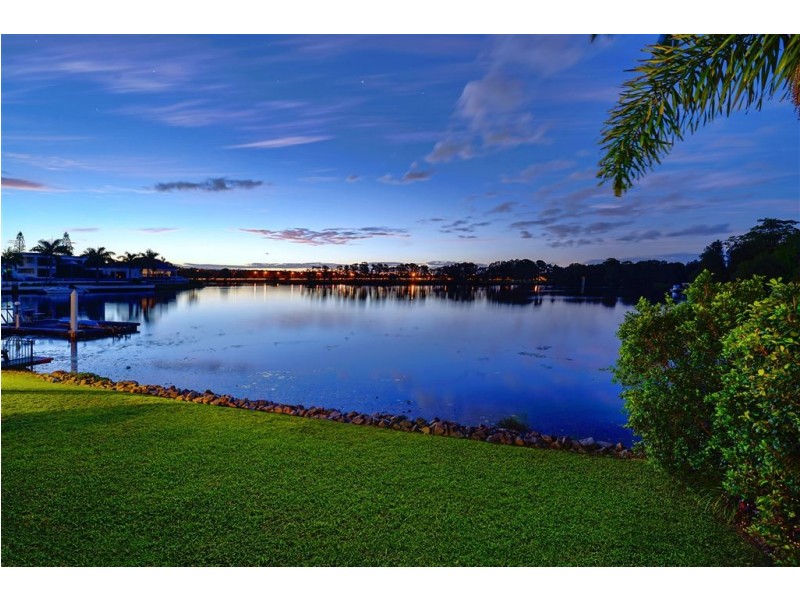 153 Santa Cruz Bvd, Clear Island Waters QLD 4226