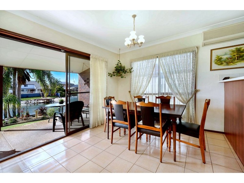 23 Goolagong Court, Broadbeach Waters QLD 4218