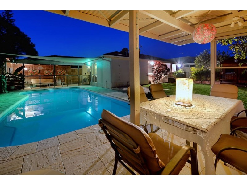 14 Wedgebill Parade, Burleigh Waters QLD 4220