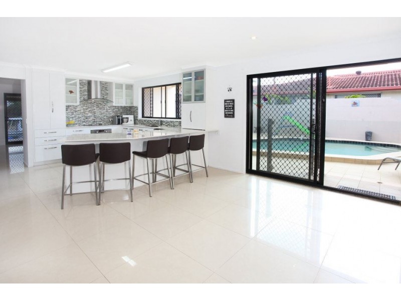 100 Gibraltar Drive, Isle Of Capri QLD 4217
