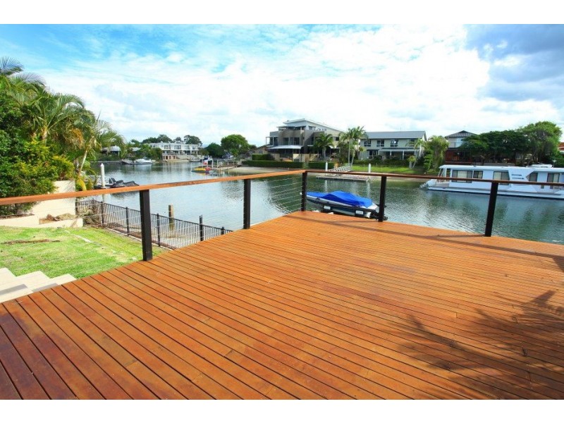 100 Gibraltar Drive, Isle Of Capri QLD 4217