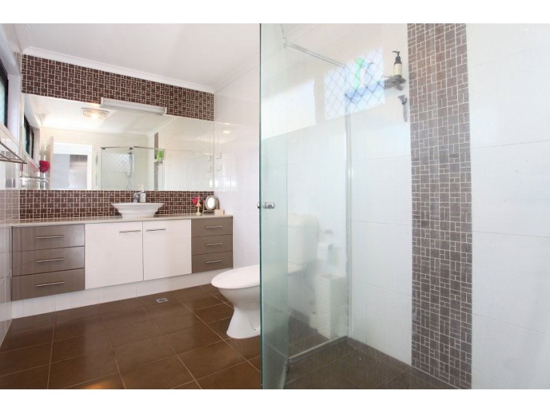 100 Gibraltar Drive, Isle Of Capri QLD 4217