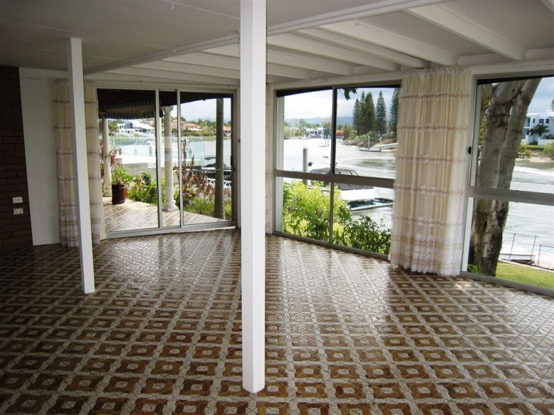 34 Sophie Avenue, Broadbeach Waters QLD 4218