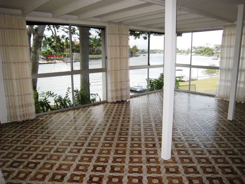 34 Sophie Avenue, Broadbeach Waters QLD 4218