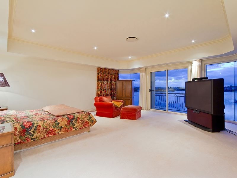 Clear Island Waters QLD 4226