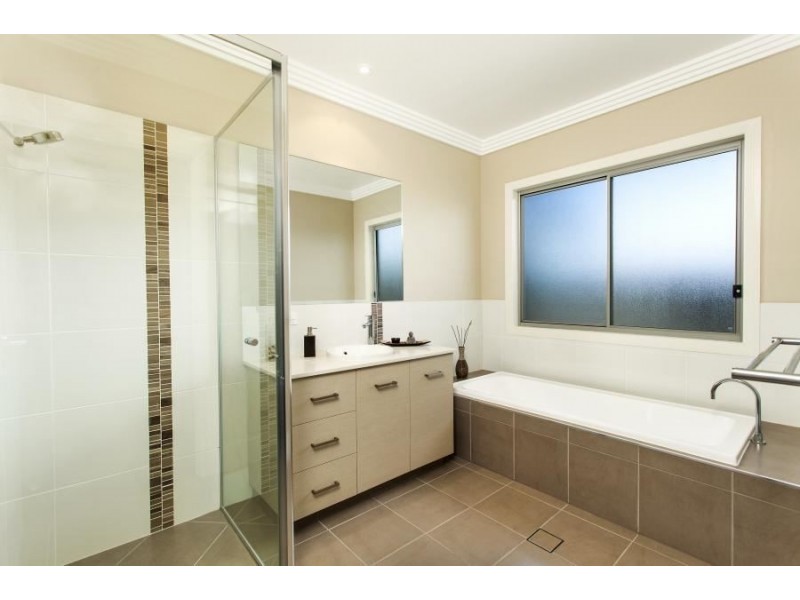 27 John Francis Drive, Carrara QLD 4211