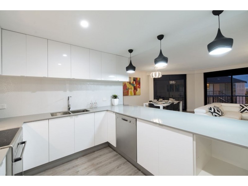 8/3576 Main Beach Parade, Main Beach QLD 4217
