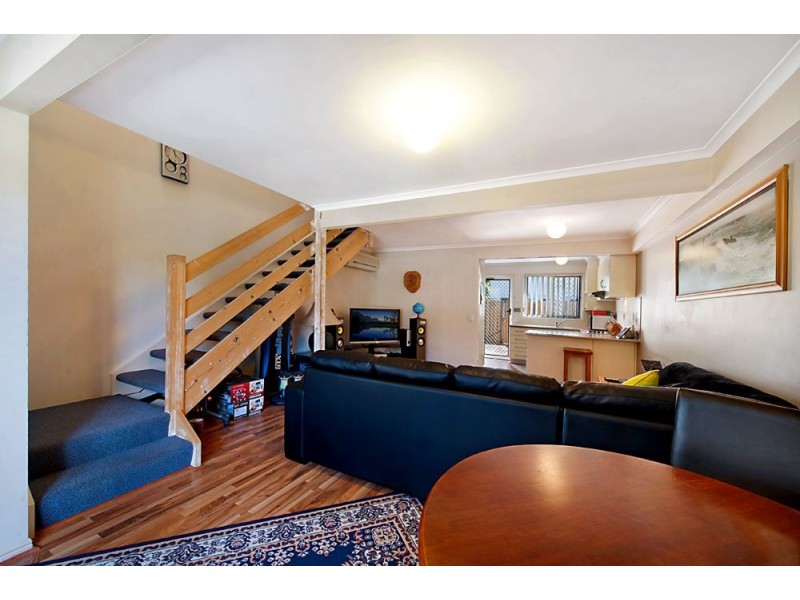 8/125 Pappas Way, Carrara QLD 4211