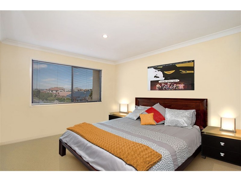 4/1 Shorehaven Place, Varsity Lakes QLD 4227