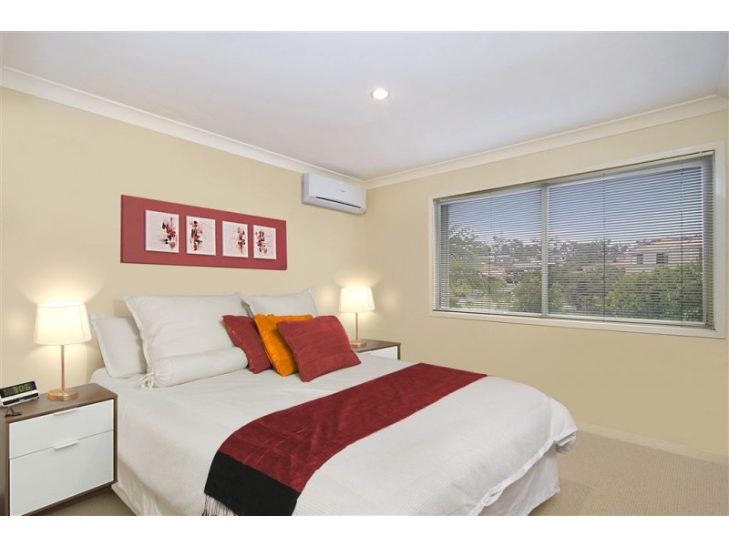 4/1 Shorehaven Place, Varsity Lakes QLD 4227