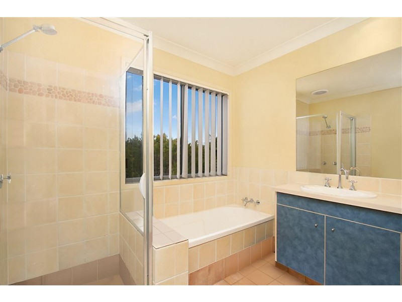 4/1 Shorehaven Place, Varsity Lakes QLD 4227