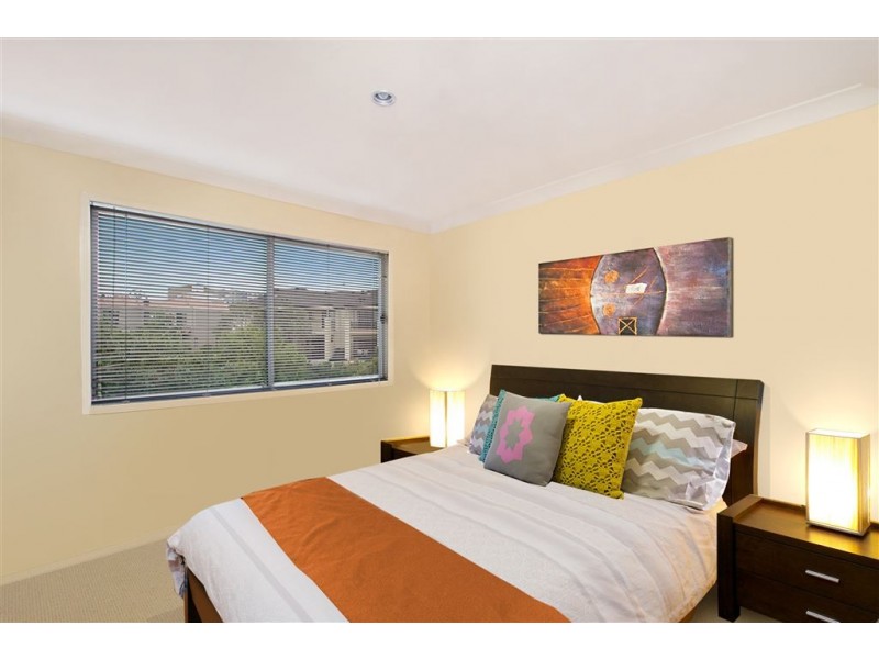 4/1 Shorehaven Place, Varsity Lakes QLD 4227