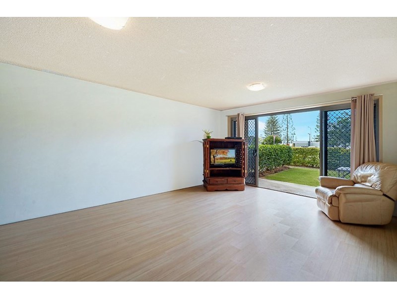 1/2 Charles Avenue, Broadbeach QLD 4218