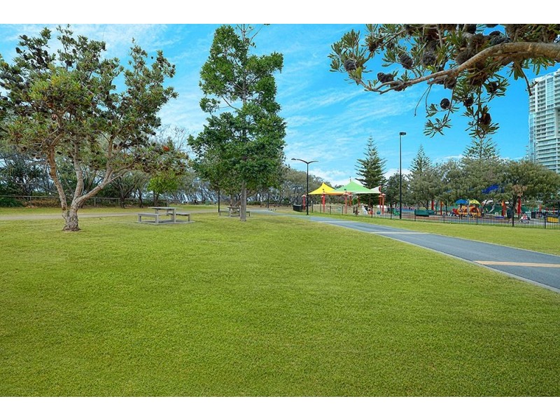 1/2 Charles Avenue, Broadbeach QLD 4218