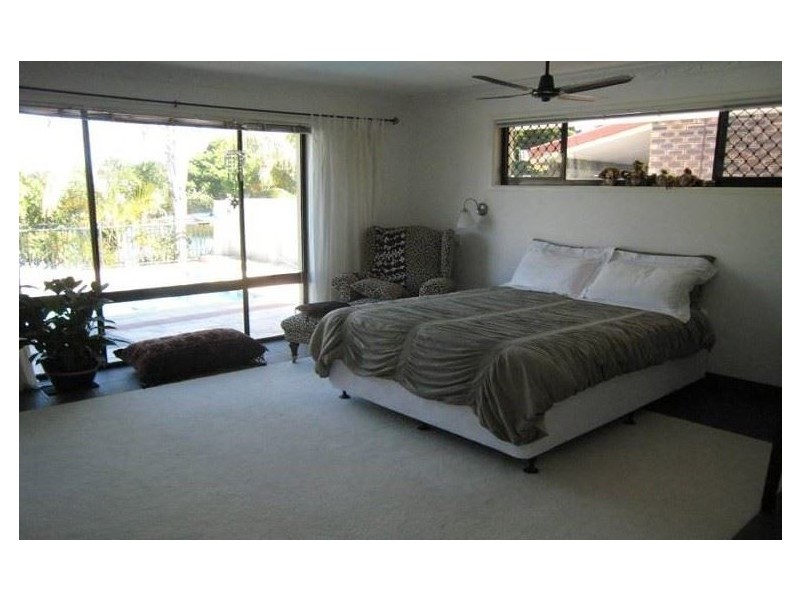 5 Yunga Court, Broadbeach Waters QLD 4218