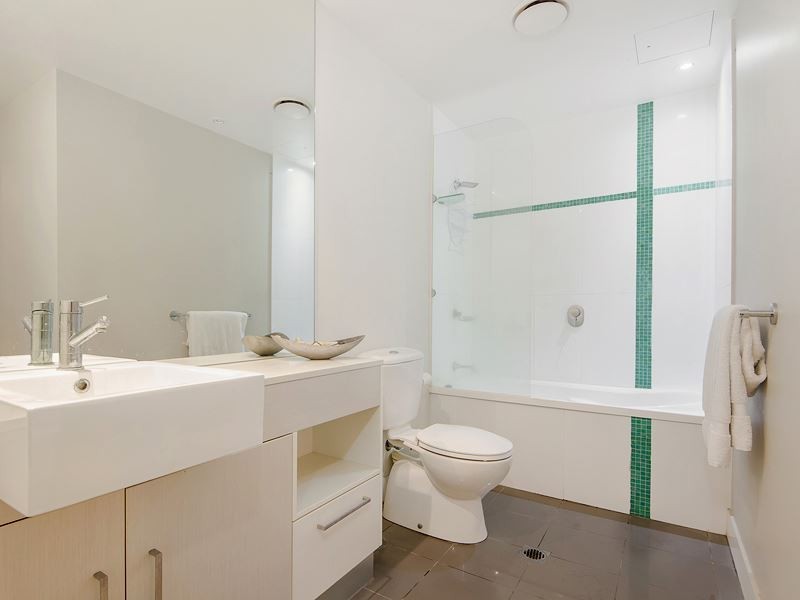 102/430 Marine Pde, Biggera Waters QLD 4216