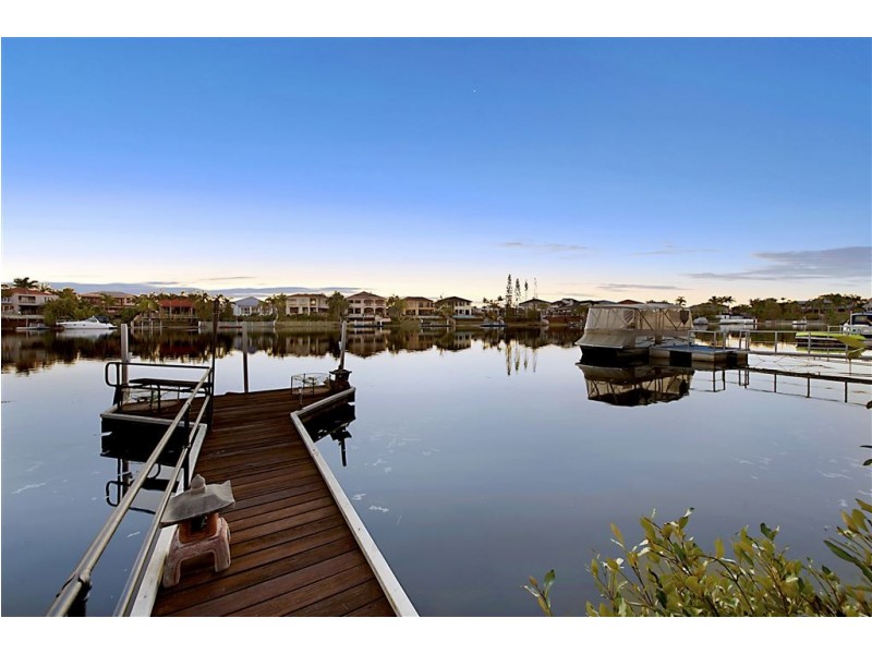 20 Charolais Crescent, Benowa Waters QLD 4217