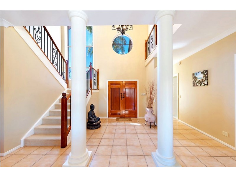 20 Charolais Crescent, Benowa Waters QLD 4217