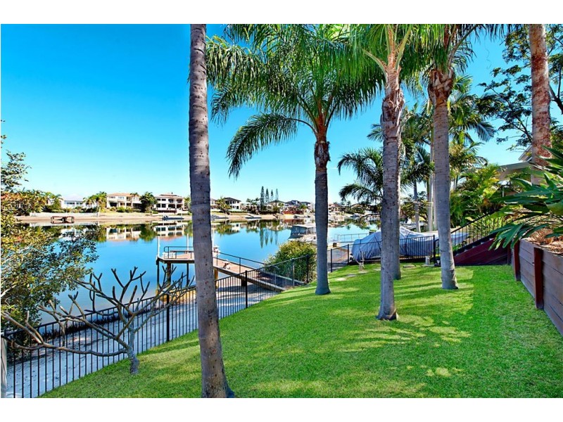 20 Charolais Crescent, Benowa Waters QLD 4217