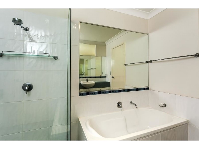 1/9 Lantau Crescent, Varsity Lakes QLD 4227