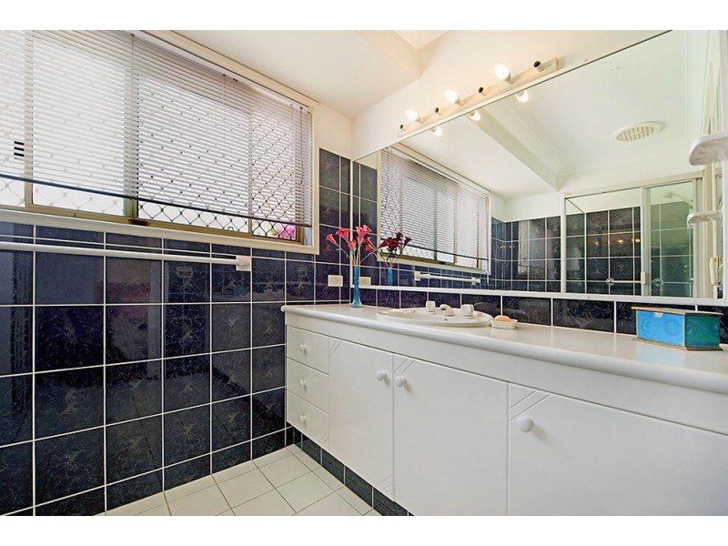 33 Port Jackson Boulevard, Clear Island Waters QLD 4226