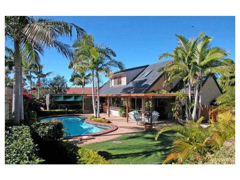 2  Montrose Crt, Benowa QLD 4217