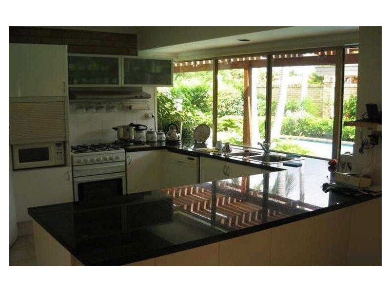 2  Montrose Crt, Benowa QLD 4217